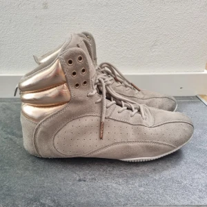 Lyftarskor - Lyftar skor från ryderwear, Fick i present men är tyvärr alldeles för små för mig. Nypris 1199kr 