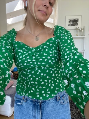 Söt sommartopp - Grön topp från H&M Superfint mönster❤️ Aldrig använd 