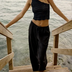 Linnebyxor - Supersköna byxor som ser ut som linnebyxor, från Zara, har använt 1 gång, för långa på mig som är 1,75, släpar i marken