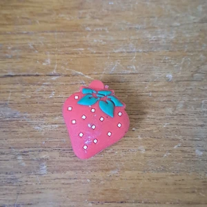 Märke till foppatoffla crocs - Intressekoll. För mer info skicka pm. Köparen står för frakten. Ansvarar inte för paketet under frakt