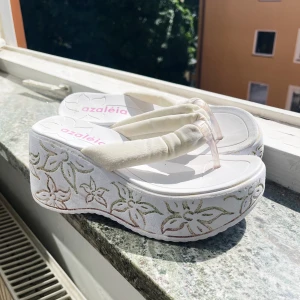 PLATÅ FLIPFLOP SLIP IN HEELS - Platå slip in sandaler, storlek 37