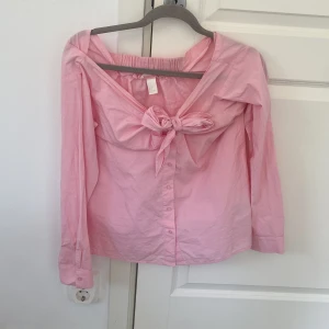 Blus/skjorta - Super söt blus/skjorta passar perfekt till vår/sommar 