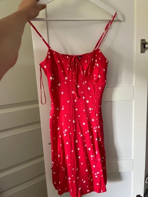 Zara klänning - Superfin klänning från zara. Säljer då den är för liten💕