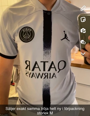 PSG tröja - Helt ny i original förpackning. Säljs på grund av fel storlek. Nypris: 999kr