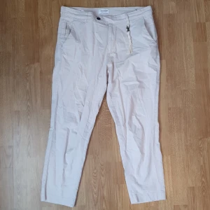 Linne byxor Jack&Jones - Hade dem en sommar, blev sen för små. Gott skick 