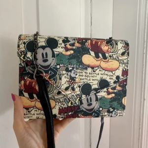 Michael kors väska - Super cool Michael kors väska (vet ej om den är äkta! Därav priset)