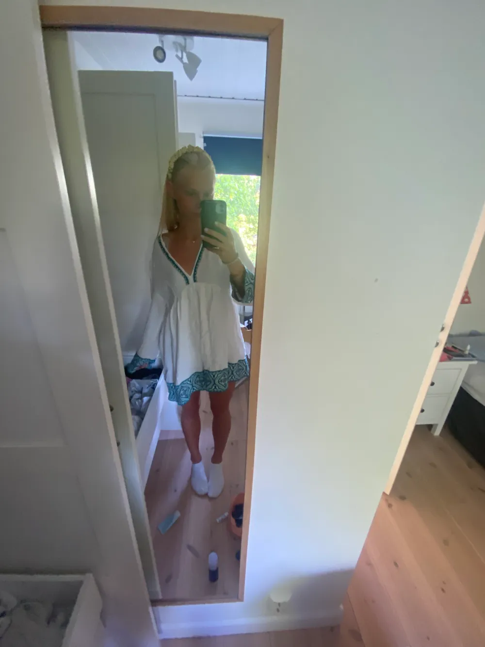 Jättesnygg sommarklänning som passar perfekt till alla resor i sommar, att ha över bikini eller på fest 🪅Säljer då den tyvärr är lite kort på mig . Klänningar.