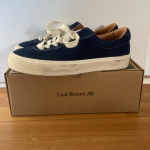 Last resort  - Mörk blåa last resort, skit snygga men för små för mig. Använd en gång