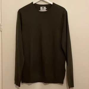 NNO7 tröja - Finstickad tröja, 100%ull, Regular fit. Oanvänd. 