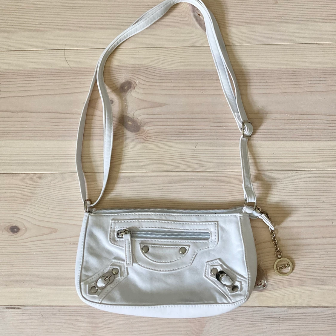 Vit axelväska