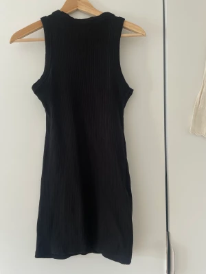 Klänning  - Säljer eftersom den är för kort för min smak , har använt några gånger men är i jättefint skick. 