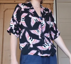 ISTAY skjorta - Kortärmad skjorta med rosa tranor.