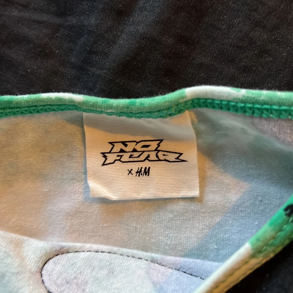 Grön svart vit topp  - 91