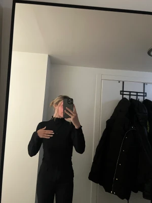 Långärmad topp från bikbok - Långärmad topp från bikbok i storlek M 