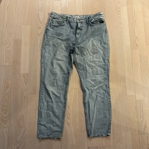 Jeans  - Jeans från river island  Storlek 42  Nästan aldrig använd Köpare står för frakt 