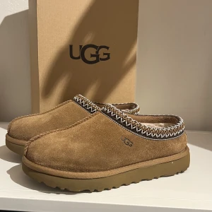 Ugg Tasman - Knappt använda uggs, box och kvitto finns🩷