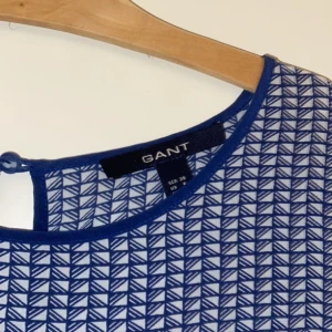 Gant klänning - Klänning från gant, superfin med ett bälte i median eller bara ja den som den är, nyskick, knappt använd