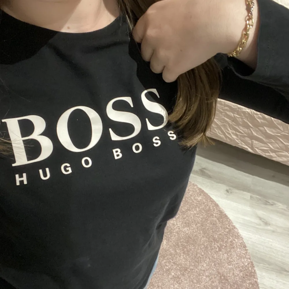 Äkta Hugo boss tröja bra skick aldrig använd nästan bara få gånger. . Tröjor & Koftor.