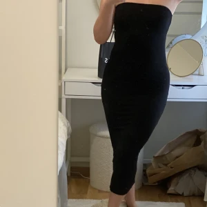 Tubklänning - Svart tight klänning , aldrig använd 🦋🦋
