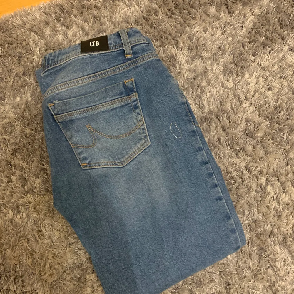 Ltb jeans som är slutsålda. Dem har inte används särkilt mycket på grund av att dem är för stora för mig. Modellen heter valerie och är i färgen sevita wash. . Jeans & Byxor.