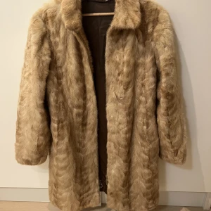 Pälskappa - Så himla fin pälskappa! Gott skick