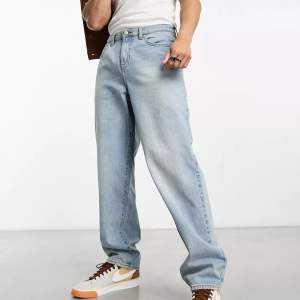 Ett par baggy jeans i väldigt bra skick. Använt typ 2-3 gånger. Orginal pris 600kr