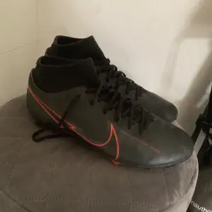 Svarta Nike skor storlek 40,5! Bra skick 