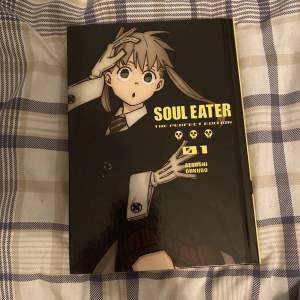 soul eater perfect edition vol 1 manga som innehåller båda vol 1&2 av orginalmangan, gjord i bra material skriv för fler bilder helt ny