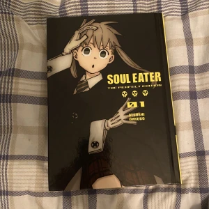 SOUL EATER perfect edition vol 1 manga - soul eater perfect edition vol 1 manga som innehåller båda vol 1&2 av orginalmangan, gjord i bra material skriv för fler bilder helt ny