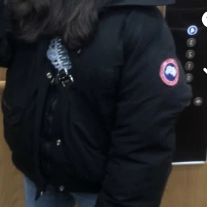 Canada goose jacka  - Inte min stil helt enkelt oxh lite för stor. Men den är otroligt varm en av de bästa jackorna jag införskaffat mig. Den är äkta men har inget kvitto dedär jag säljer den så billigt 