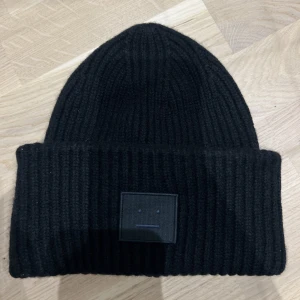 Acne Studios mössa - Mössa från Acne Studios