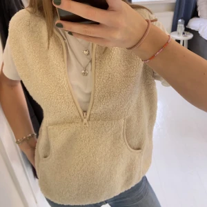 Teddyväst - Jättefin teddyväst!