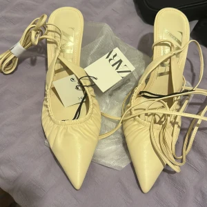 Klackskor  - Oanvända klackskor 