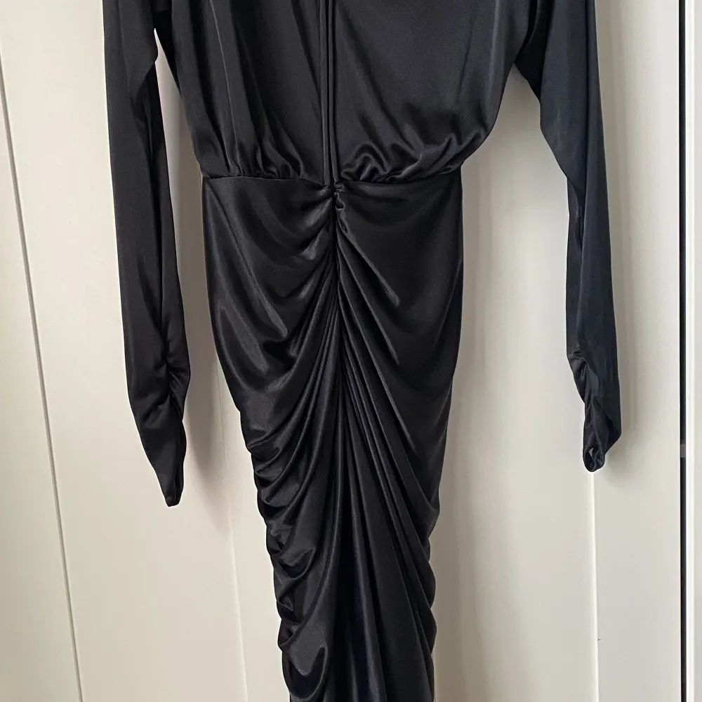 Vintage party dress in a great condition very elegant and perfect for Christmas or New Years Eve party. Bought it i a second hand vintage store but never worn it . Klänningar.