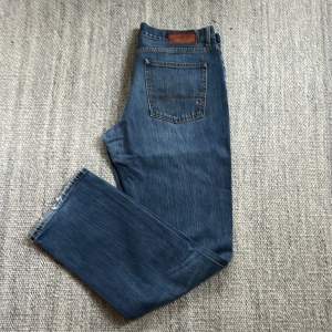 Feta vintage Tommy hilfiger jeans i fint skick, skriv vid funderingar. MVH Simon