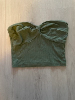 Topp - Enkel söt topp knappt använd 