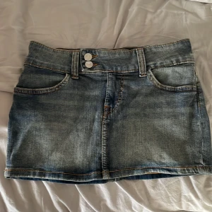 Lågmidjad kjol - Helt ny lågmidjad kjol, superfin! Kan gå ner i pris vid snabb affär!💞