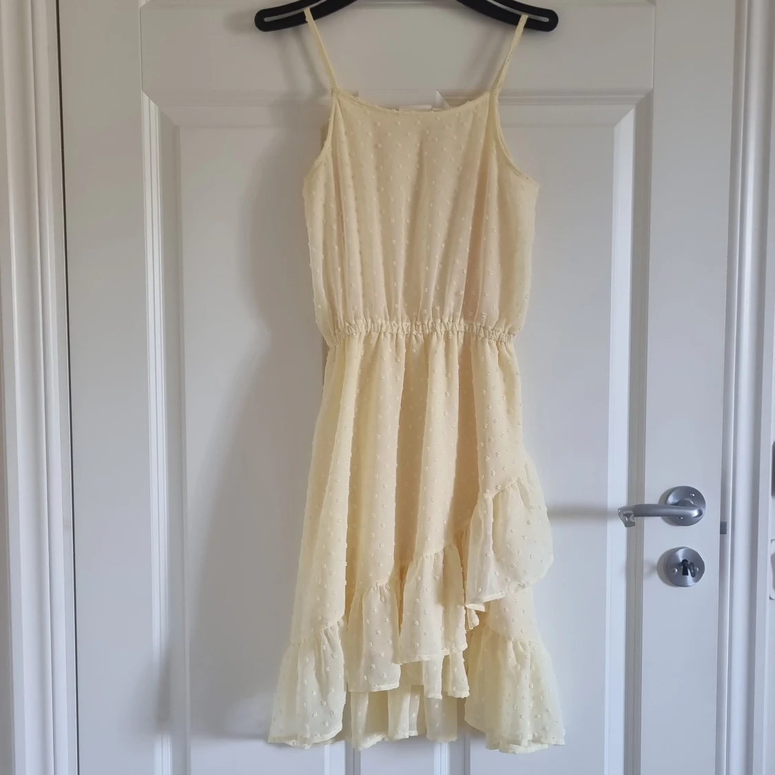 Ljusgul sommarklänning