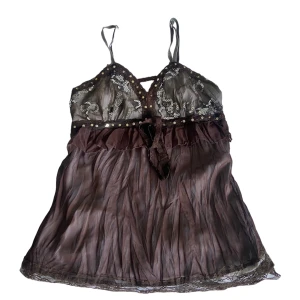 Brun paljett topp  - Finns fläckar inne i toppen. Står ingen storlek men sitter som en S.