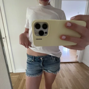 Lågmidjade shorts - Lågmidjade shorts från hm, jättefint skick och färg🥰