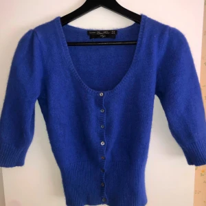 Blå stickad kofta - Härligt blå stickad kofta/ top