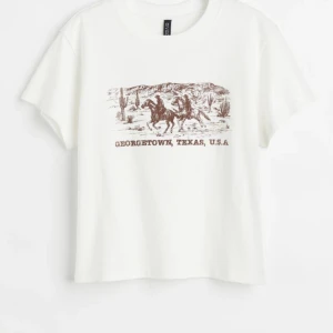 T-shirt från H&M - Söt t-shirt från hm med tryck. Använts endast 1 gång och kommer inte till användning mer. Inga defekter på varan alls