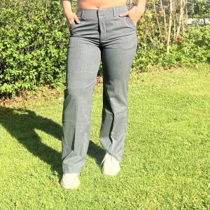 Kostymbyxor madlady  - Byxor från madlady, stl 36 short.