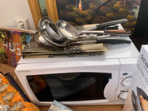Micro och slow cooker  - Slow cooker 450kr Mikrovågsugn 450kr