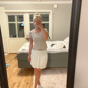 Topp - Säljer denna jättefina topp för att den tyvärr inte kommer till användning💕 Skriv privat för fler bilder!