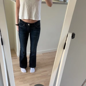 Mavi jeans  - Säljer dessa slutsålda Mavi jeans då de tyvärr är för korta på mig. Pris 300+frakt  Nypris 629