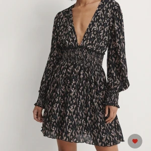 Nakd klänning  - Aldrig använd!! Skriv för fler bilder💞