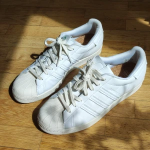 Adidas superstar clean classics - Storlek 45, 9,5/10 skick, använda 2ggr