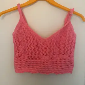 Superfint virkat linne i härlig rosa färg från FB Siter Knitwear. 