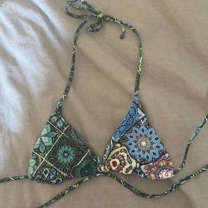 Mönstrad bikini överdel - Helt oanvänd endast testad! Säljer då den är för liten! Skit snygg 💗💗💗💘